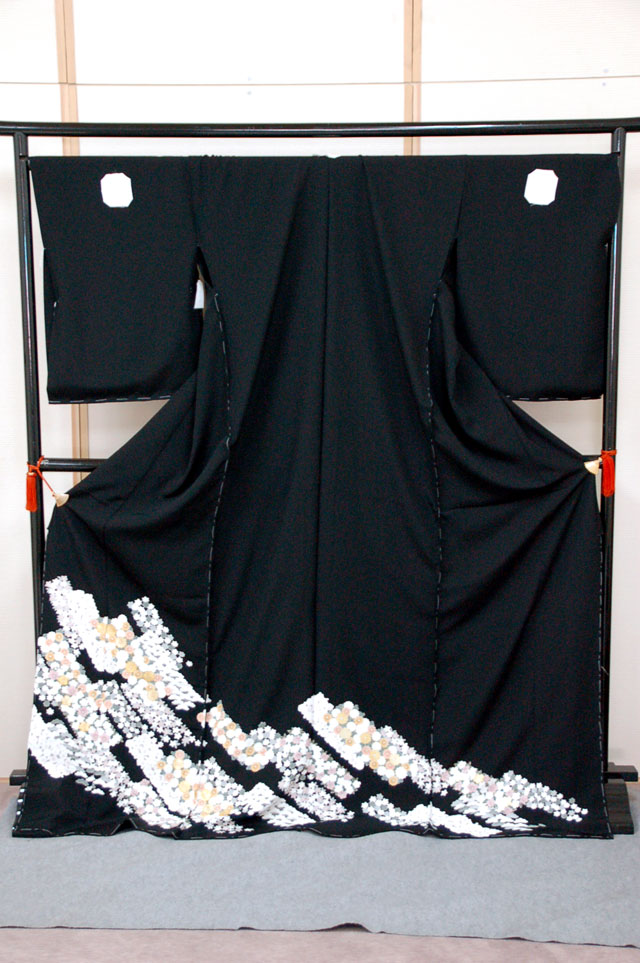 京友禅黒留袖 105-F4352 おめでたい菊模様 | きもの館【久五郎】