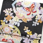 袋帯 華繭 黒地に華やかで鮮やかな花と蝶 9210-22-9194 - きもの館【久