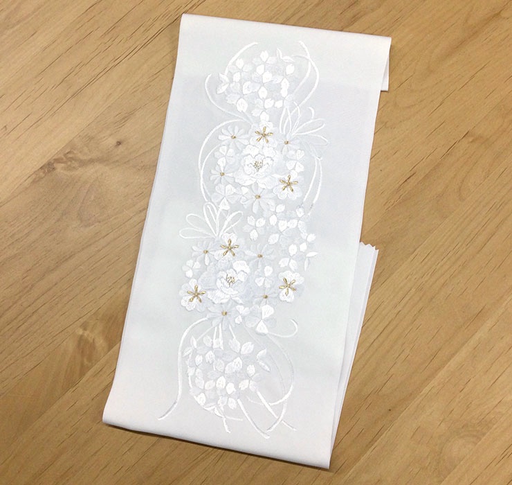 刺繍半衿