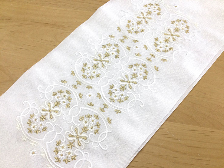 刺繍半衿