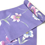 薄紫地に百合の花