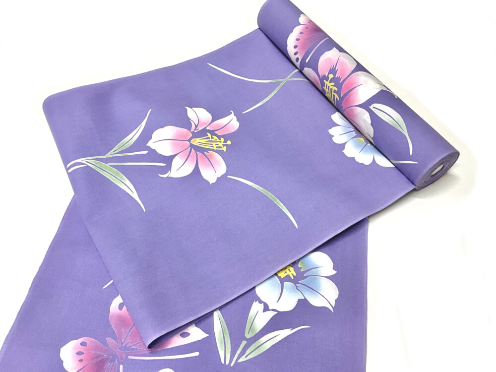 薄紫地に百合の花